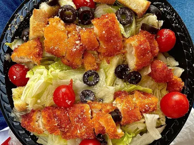 سالاد سزار خانگی به سبک رستوران