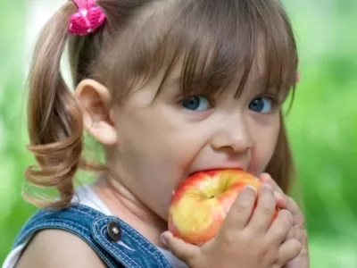 خواص سیب برای کودکان :تقویت سلامت قلب تا افزایش شادابی