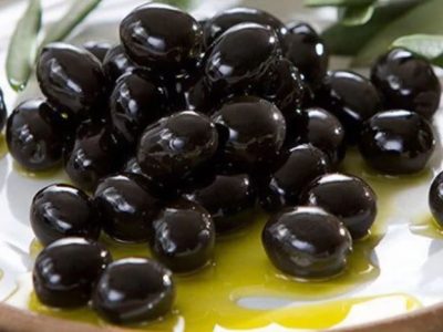 چطور زیتون سیاه اصل را تشخیص دهیم؟ راهنمای خرید هوشمندانه