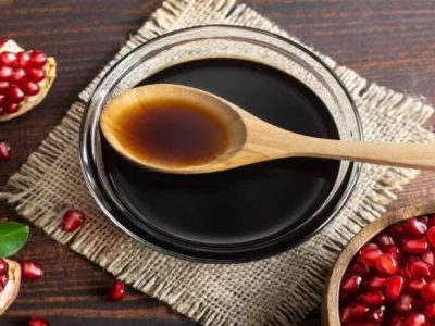 طرز تهیه رب انار خانگی با رنگ سیاه دلنشین