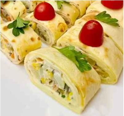 رولتی خوشمزه و رنگارنگ از تخم مرغ و سبزیجات