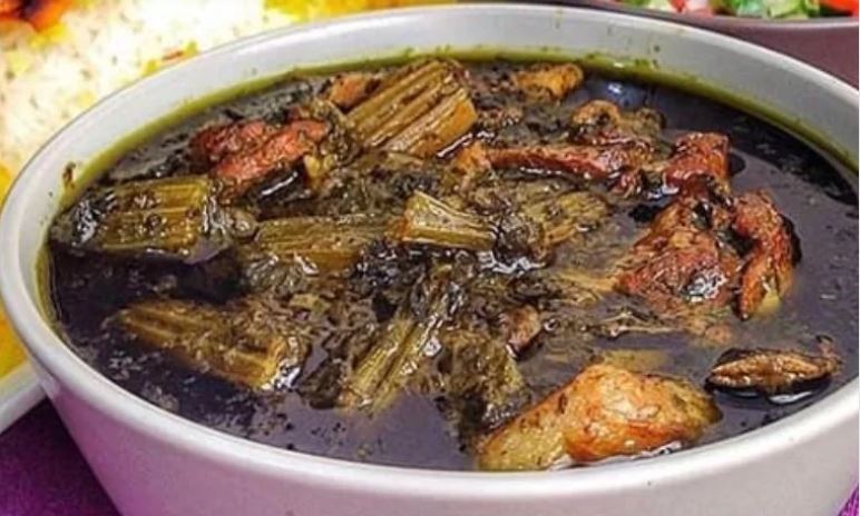 مزه اصیل ایرانی در خورشت کرفس