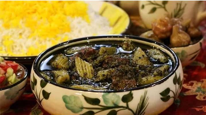 مزه اصیل ایرانی در خورشت کرفس