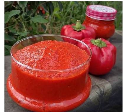 راز خوشمزگی غذاهایتان: طرز تهیه رب فلفل دلمه ای خانگی