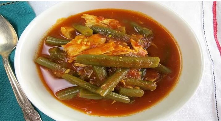 خوراک مرغ و لوبیا سبز: طعمی لذیذ و خاطره‌انگیز