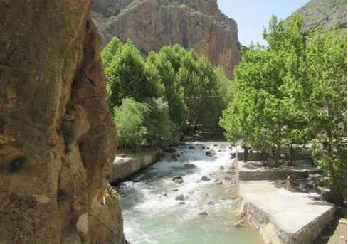 پناهگاهی بهشتی در دل کوهستان: سفر به چشمه ناز اصفهان