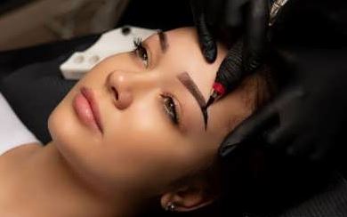 چرا ابروهایم می‌ریزند؟ راهکارهای جلوگیری از ریزش ابرو