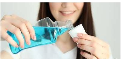 دهانشویه مناسب شما کدام است؟ راهنمای کامل انتخاب دهانشویه