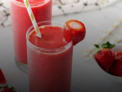طرز تهیه اسموتی چری بری؛ ترکیبی خنک و جذاب از آلبالو و توت‌فرنگی تازه