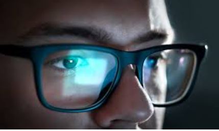 عینک‌های محافظ چشم کامپیوتر: بهترین گزینه‌ها و ویژگی‌ها