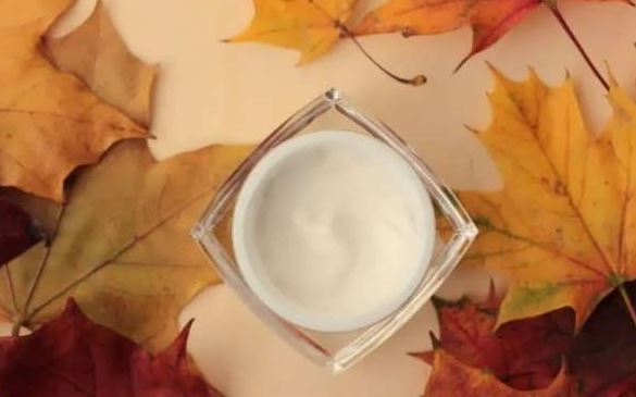 خشکی پوست در پاییز: علتها و راهکارهای درمانی