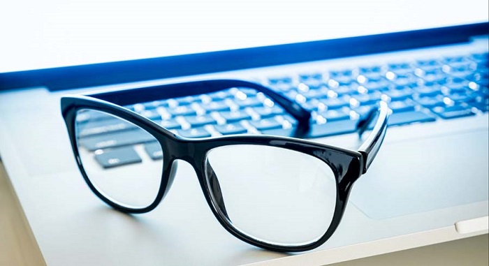 عینک‌های محافظ چشم کامپیوتر: بهترین گزینه‌ها و ویژگی‌ها