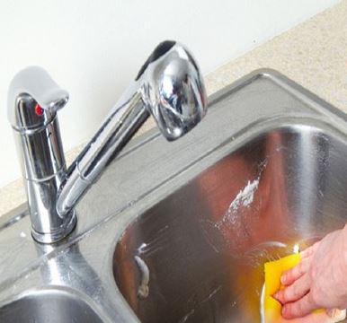 سفیدک زدن سینک ظرفشویی؛ دلایل و راههای جلوگیری
