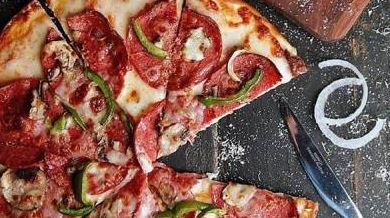 پپرونی مرغ خوشمزه در خانه؛ دستور ساده با طعمی دلچسب