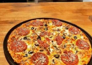 پپرونی مرغ خوشمزه در خانه؛ دستور ساده با طعمی دلچسب